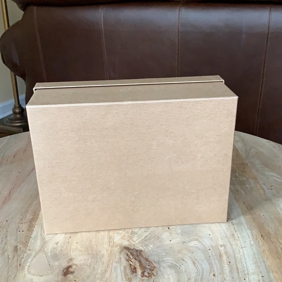 CHRISTIAN LOUBOUTIN shoe box w/silk paper - Picture 2 of 5